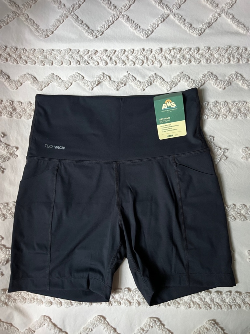 NWT Eastern Mountain Sports 5” Black High Rise Bike Shorts size Medium